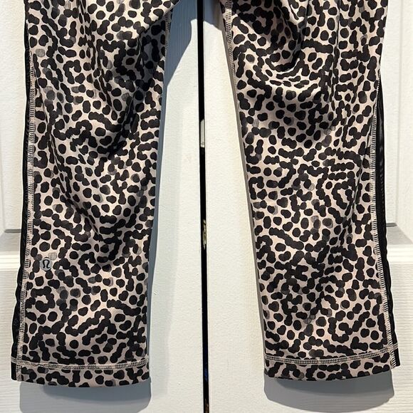 LULULEMON Luxtreme Leopard Print Capris Size 8 - Picture 9 of 15